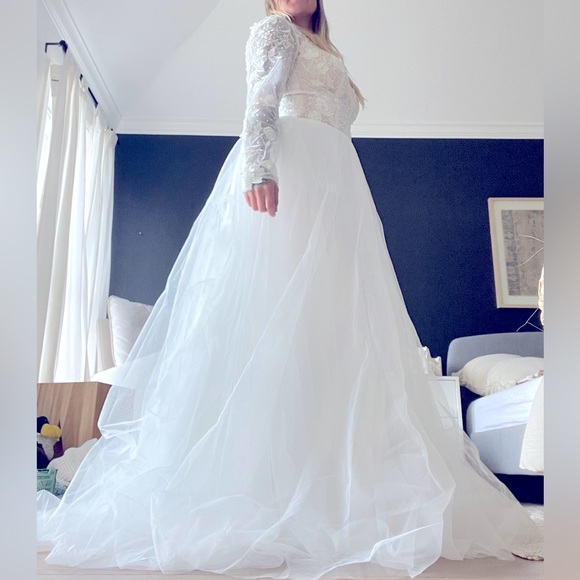 Dresses & Skirts - Wedding Dress